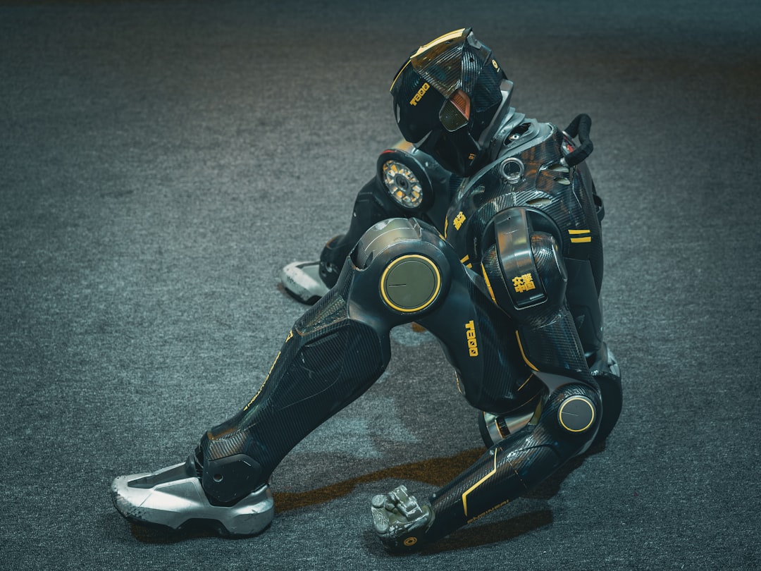 ヒューマノイドロボットの理想像と現実のロボット技術のギャップを視覚化した画像
