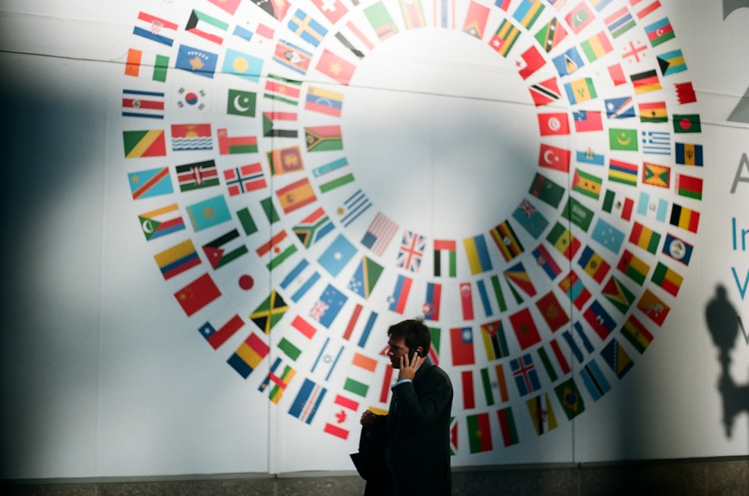 Five Eyes諸国（英・米・豪・加・NZ）の国際的な規制統一協調を示す世界地図のイメージ