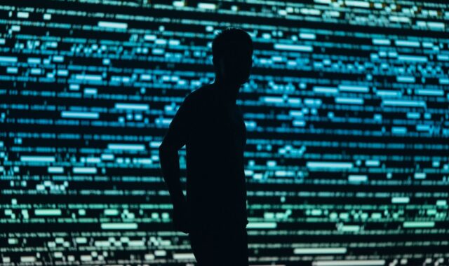 Five Eyes「数カ月でAIが政府を滅ぼせる」警告──トランプ×Anthropic制裁が日本企業に突きつける規制リスクの全貌