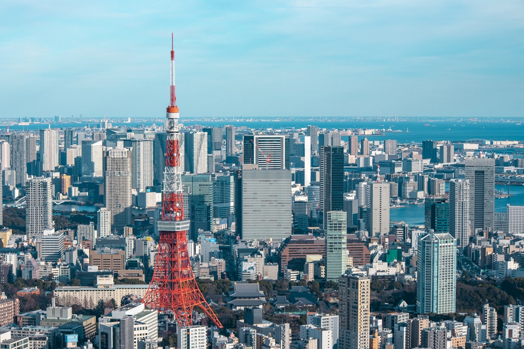 日本企業のデジタル人材採用戦略転換、エンジニアリスキリング研修の様子