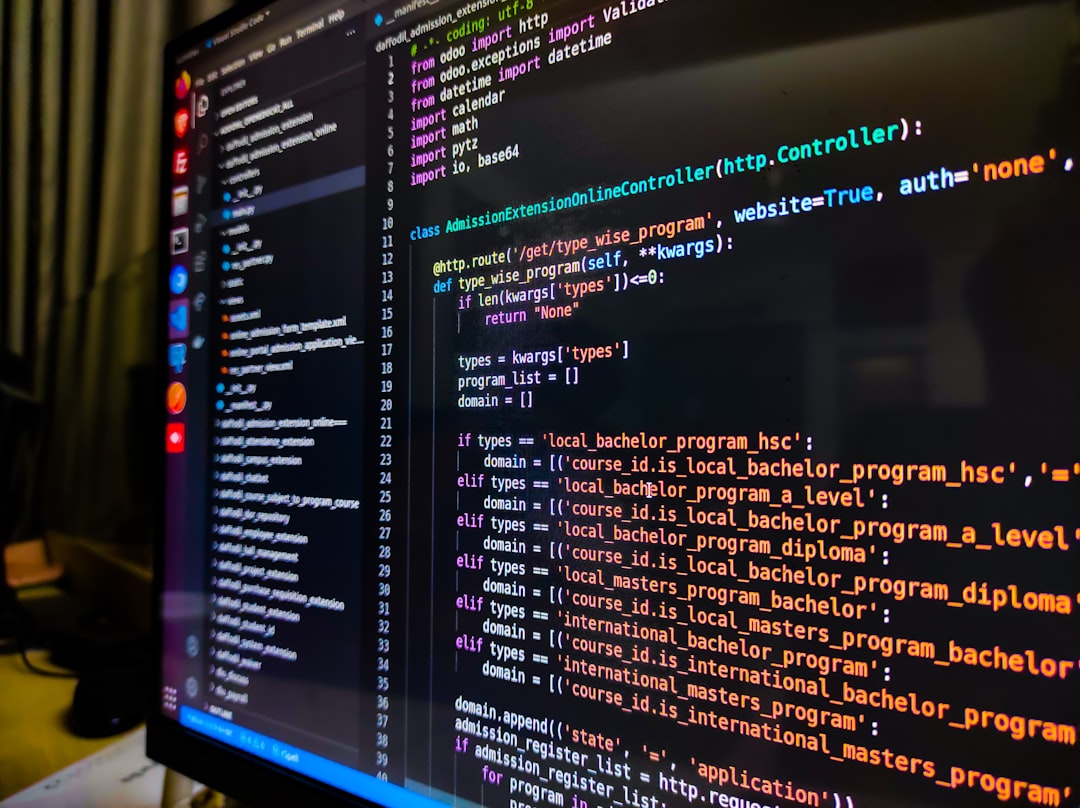 エンジニアがLLMをシステムインフラに組み込む開発作業のイメージ、コードとAI技術の融合