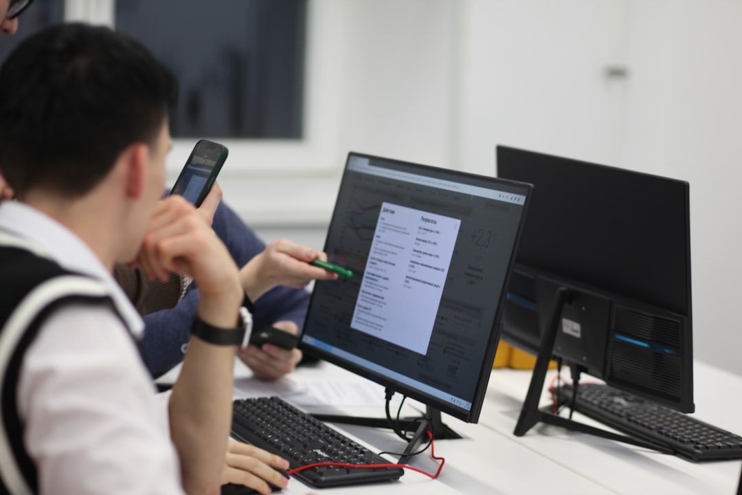 Vibe Codingの市場背景を示す教室風景とK-12向け生成AI学習のイメージ