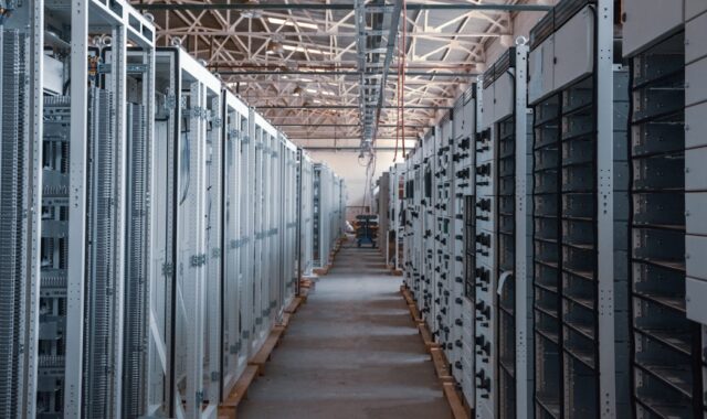 AIデータセンター電力が変える投資地図—Antoraが約880億円調達、熱蓄電×AI需要の勝ち筋とは？