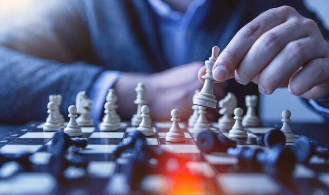 OpenAI副社長退任が示す“エンタープライズ覇権”の現実：Copilot継続・IPO観測で変わる導入判断とリスク管理