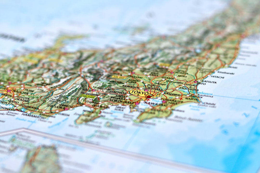 日本のデータセンター立地と再エネ余剰地域の地図イメージ
