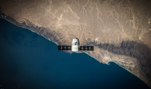 インドネシアが衛星×AIで漁業監視を刷新—不正漁獲検知とコスト削減、沿岸国ビジネスの新機会とは？